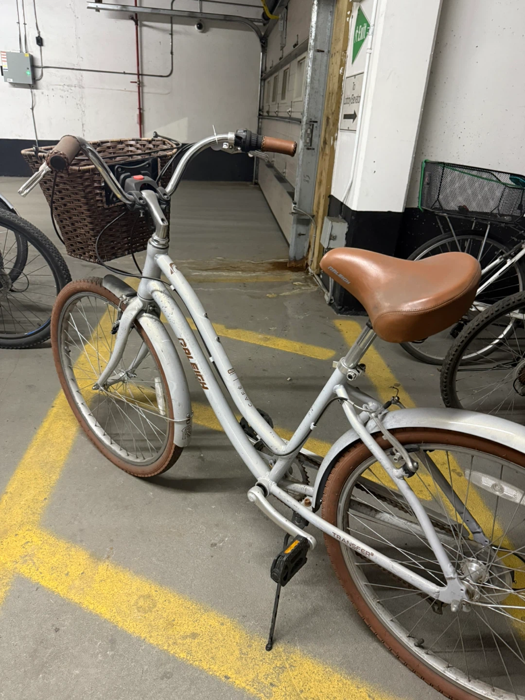 Raleigh Cafe Comfort Bcycle with Basket!