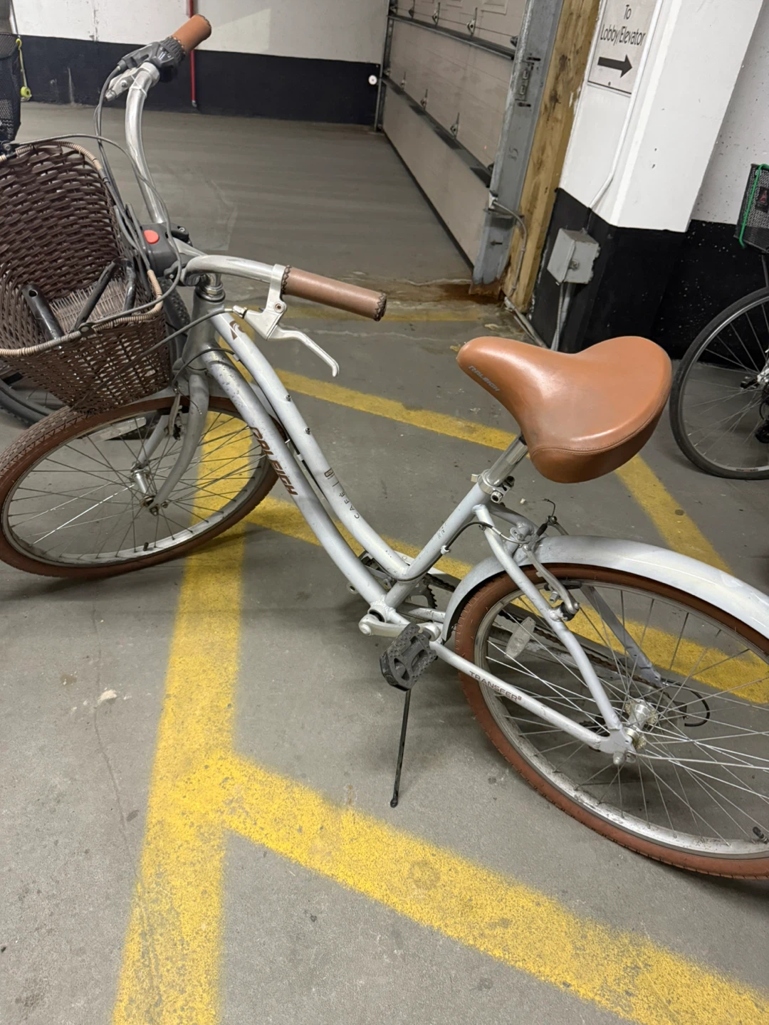 Raleigh Cafe Comfort Bcycle with Basket! - photo 2