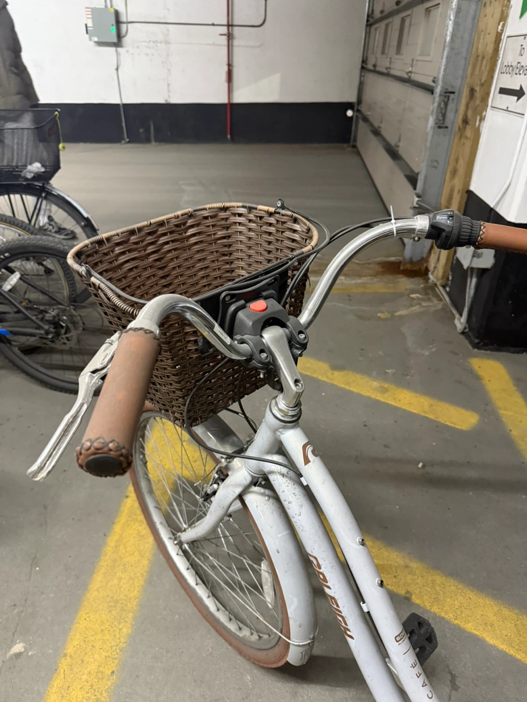 Raleigh Cafe Comfort Bcycle with Basket! - photo 5
