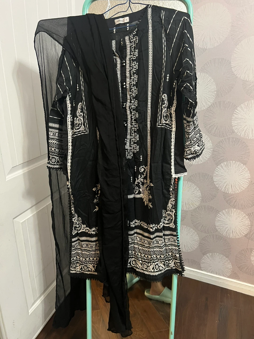 Sohaye Black Salwar Kameez - Size 12 - photo 2