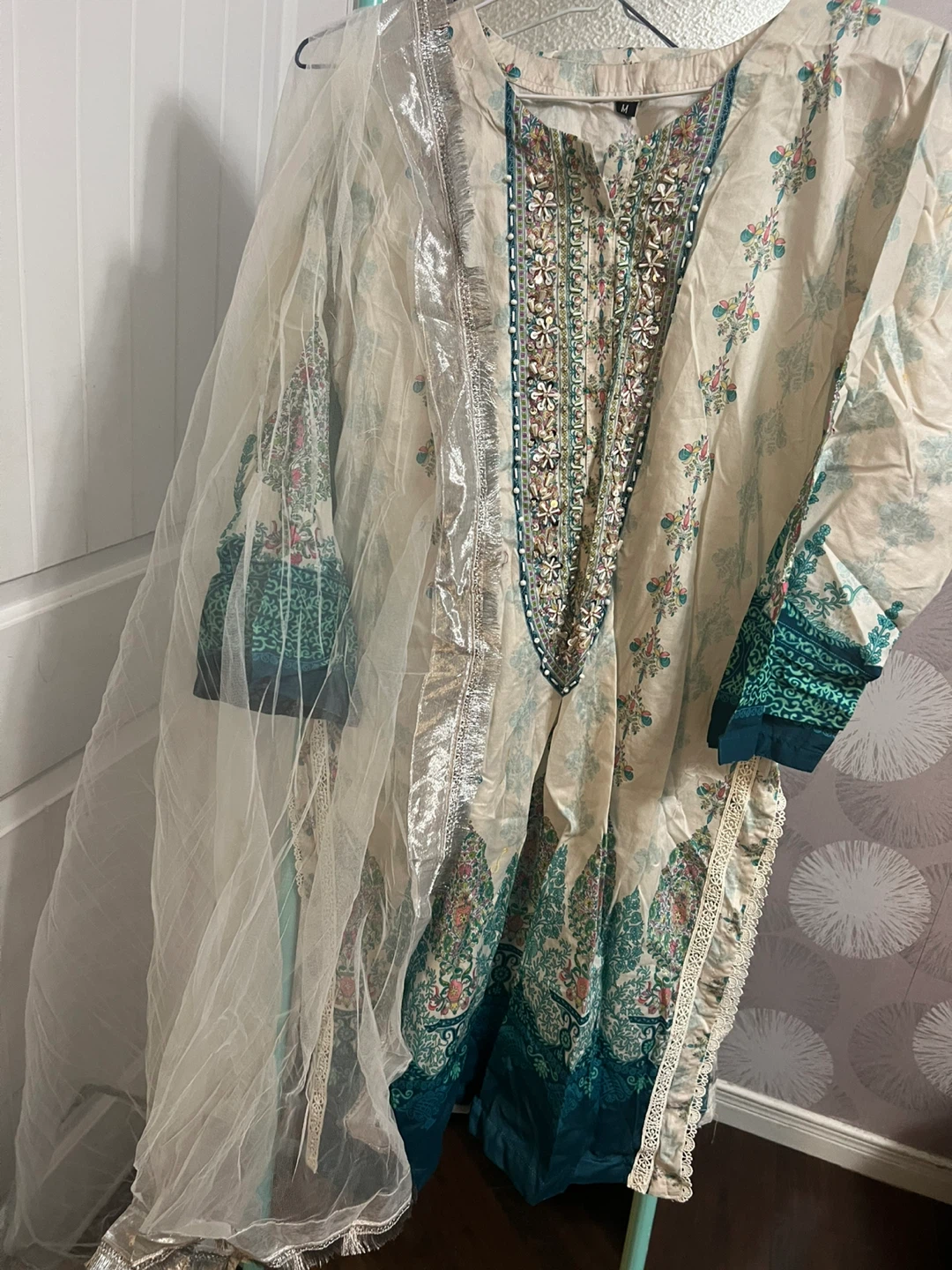 3 piece Embroidered Kurti - Size M - photo 4