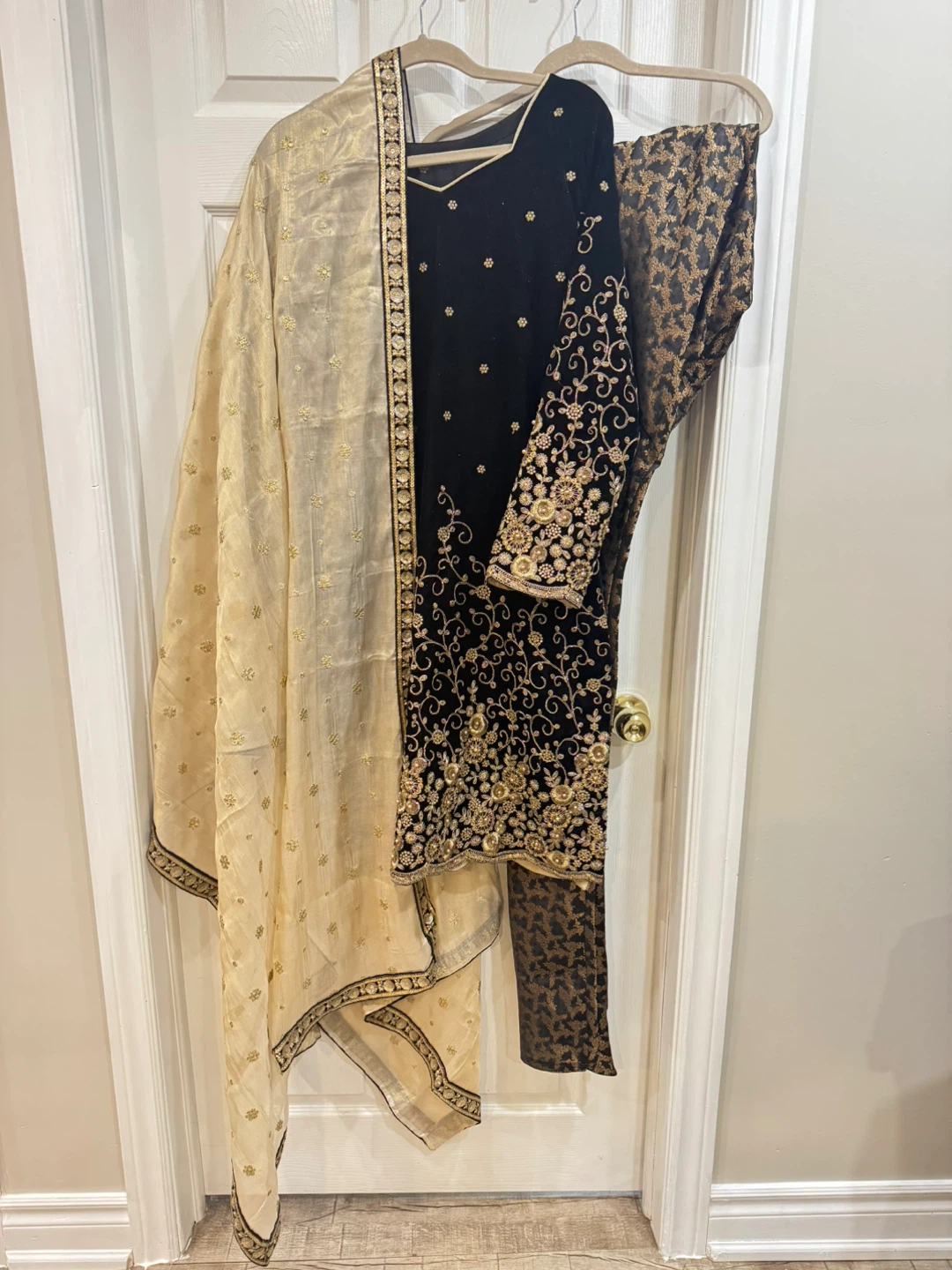 Black & Gold Embroidered Velvet Salwar Kameez - photo 3