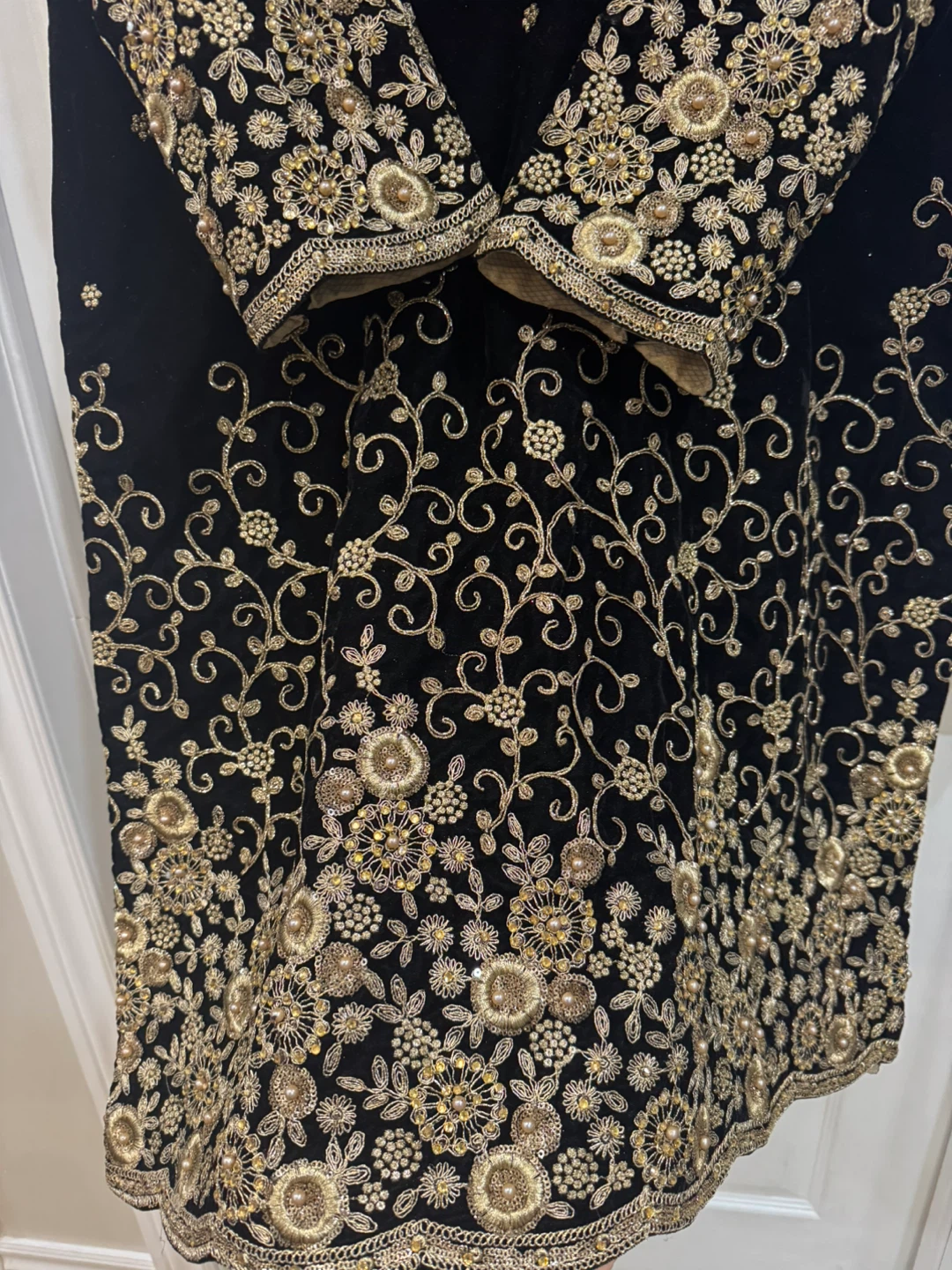 Black & Gold Embroidered Velvet Salwar Kameez - photo 2