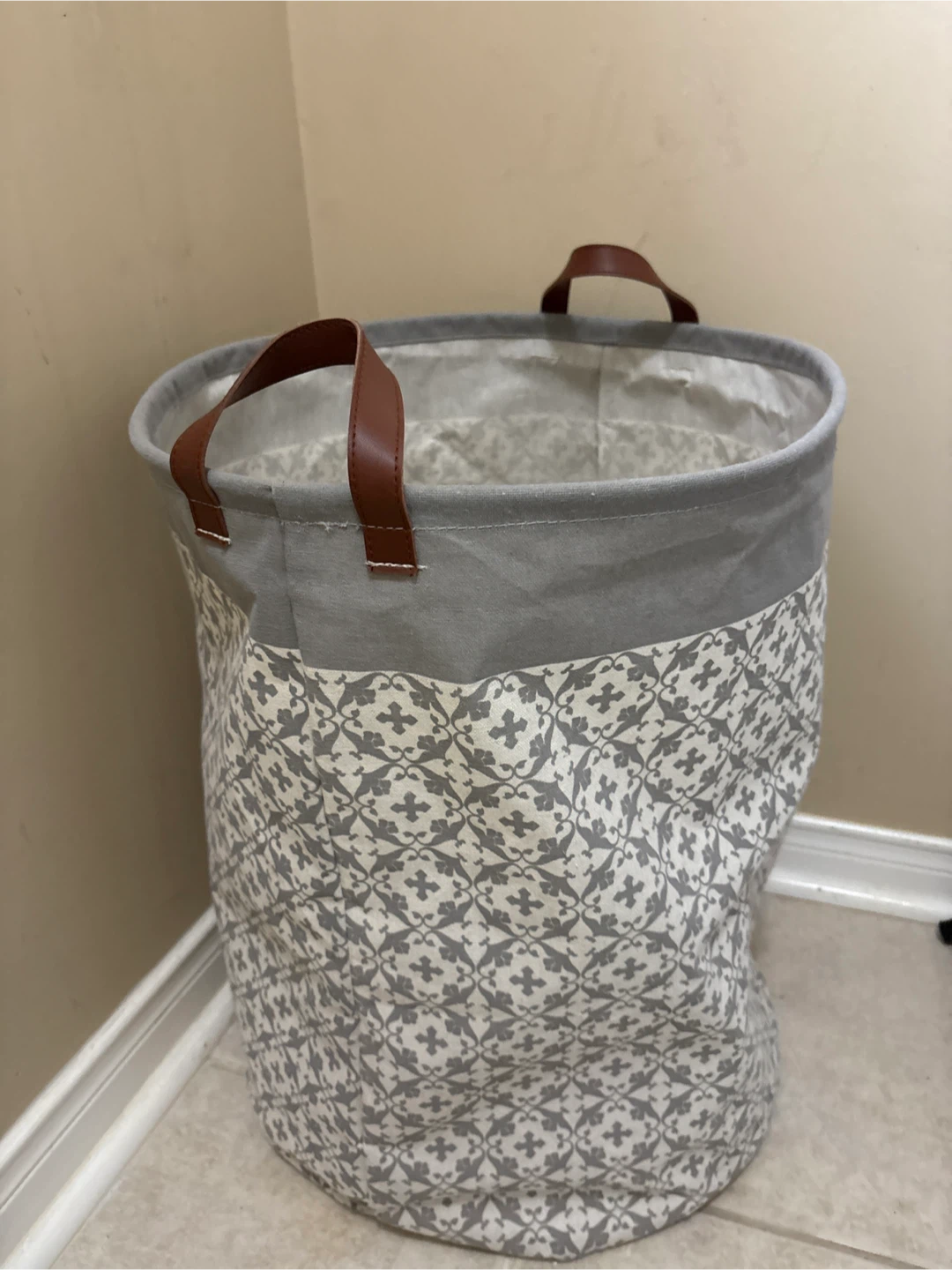Patterned Laundry Hamper with Handles 🥕