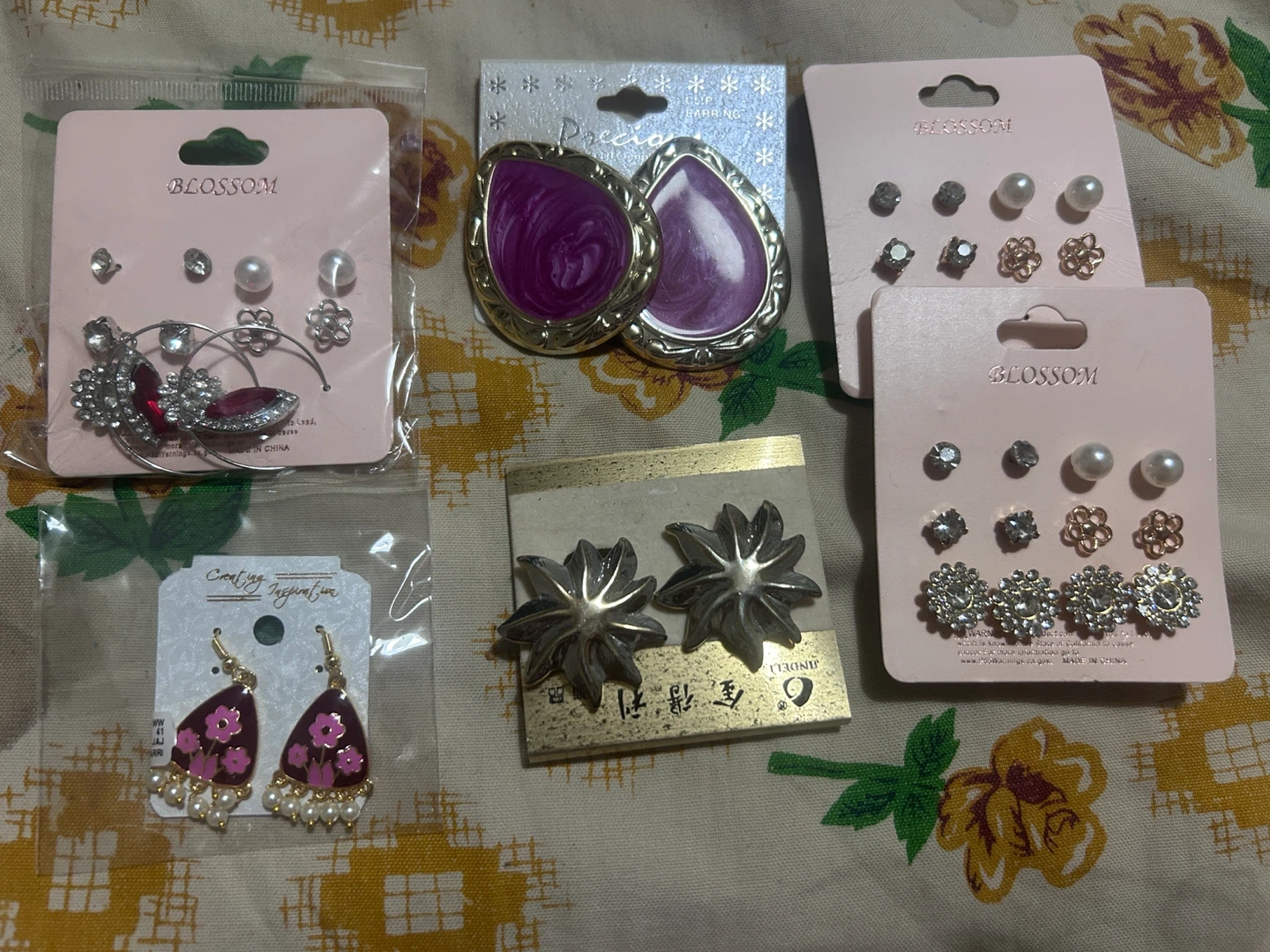 Assorted Earrings 🥕 thrifty pick