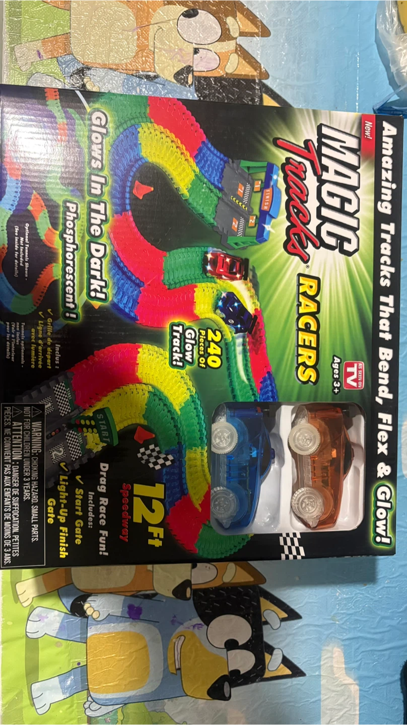 Brand new seal Magic Tracks Racers - Glow in the Dark