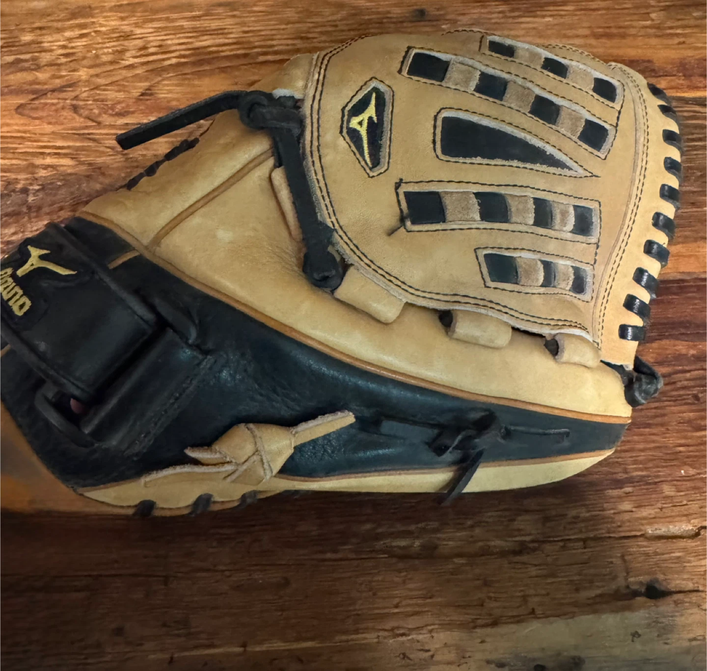 Mizuno Classic GCF 1200 12-inch Baseball Glove