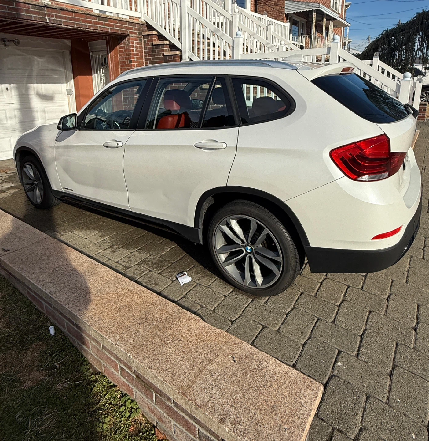 BMW X1 White SUV with Red Interior 2014 - photo 4