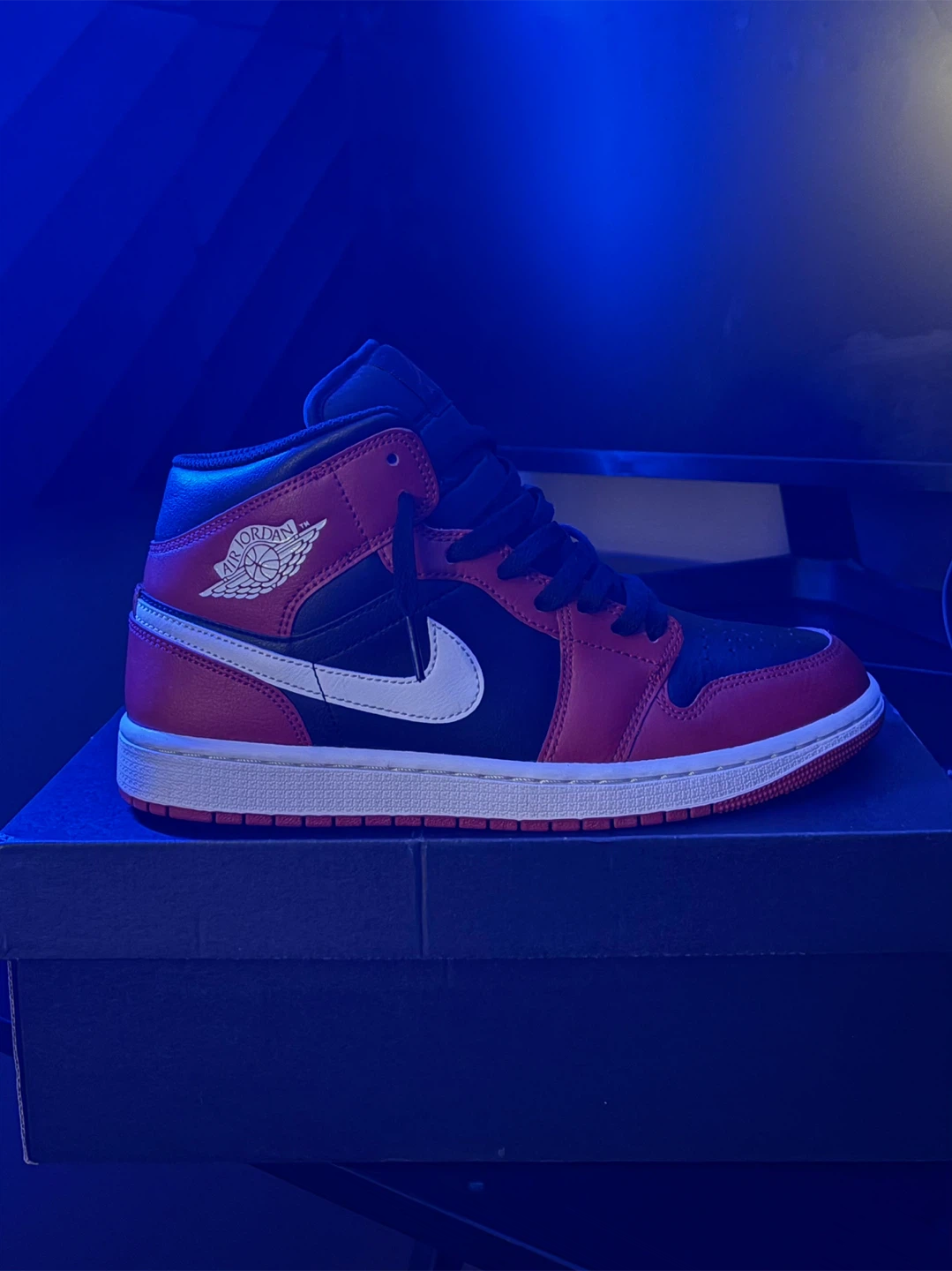 Air Jordan 1 Mid Gym Red Black White Mens