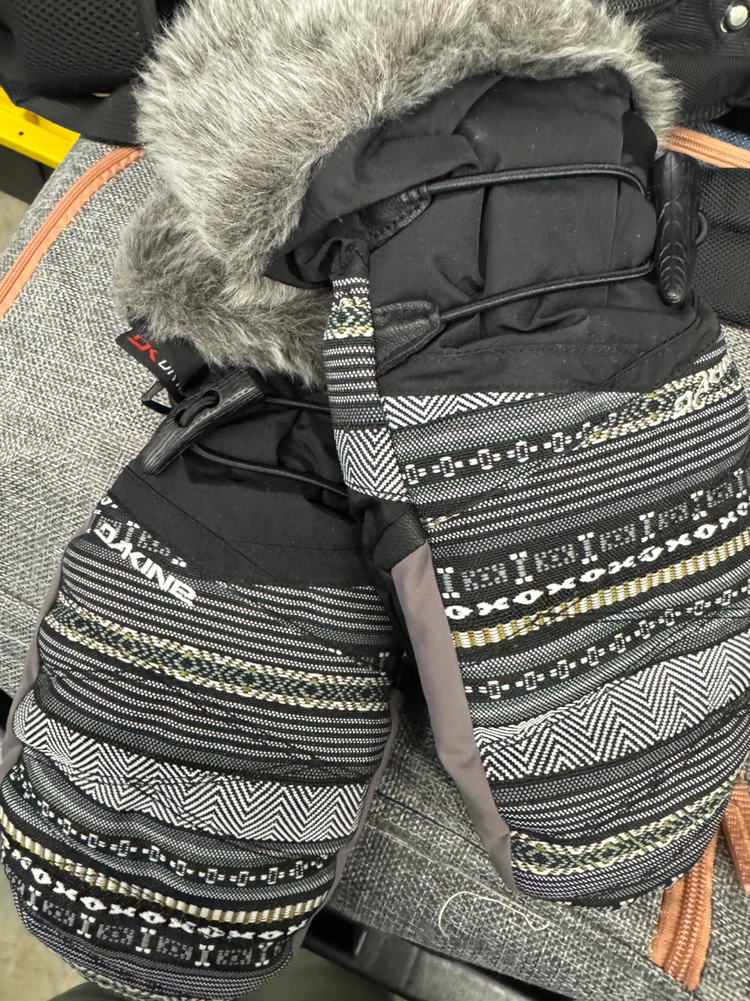 Dakine Mittens - Black Patterned, Size L - photo 2