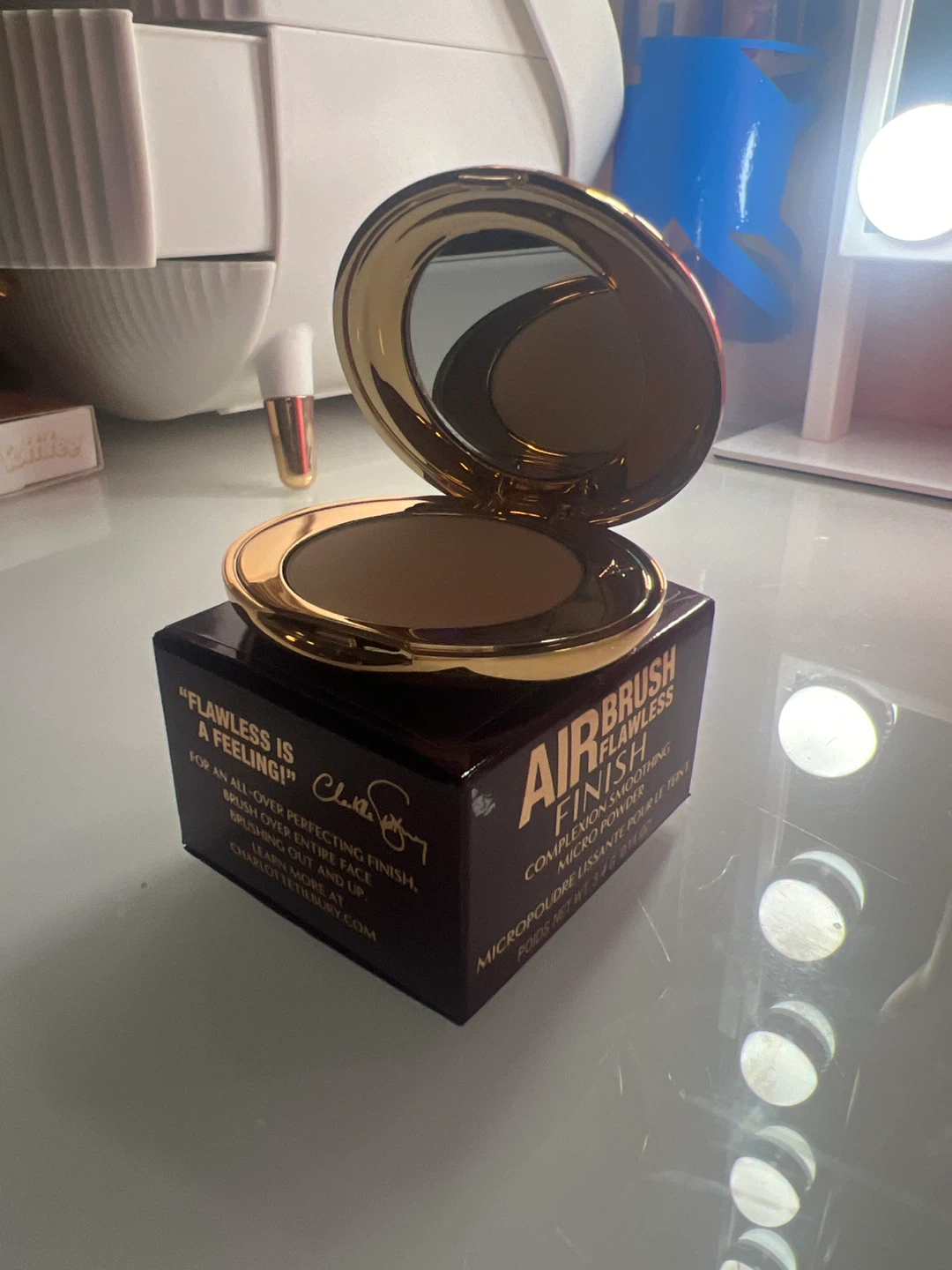 Charlotte Tilbury Airbrush Flawless Finish Powder - photo 2