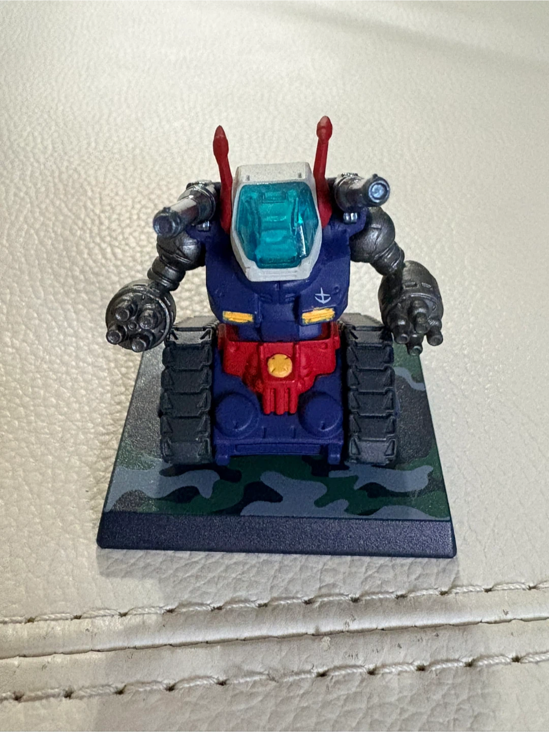 Gundam Converge Guntank Jaburo Version) mini-figure