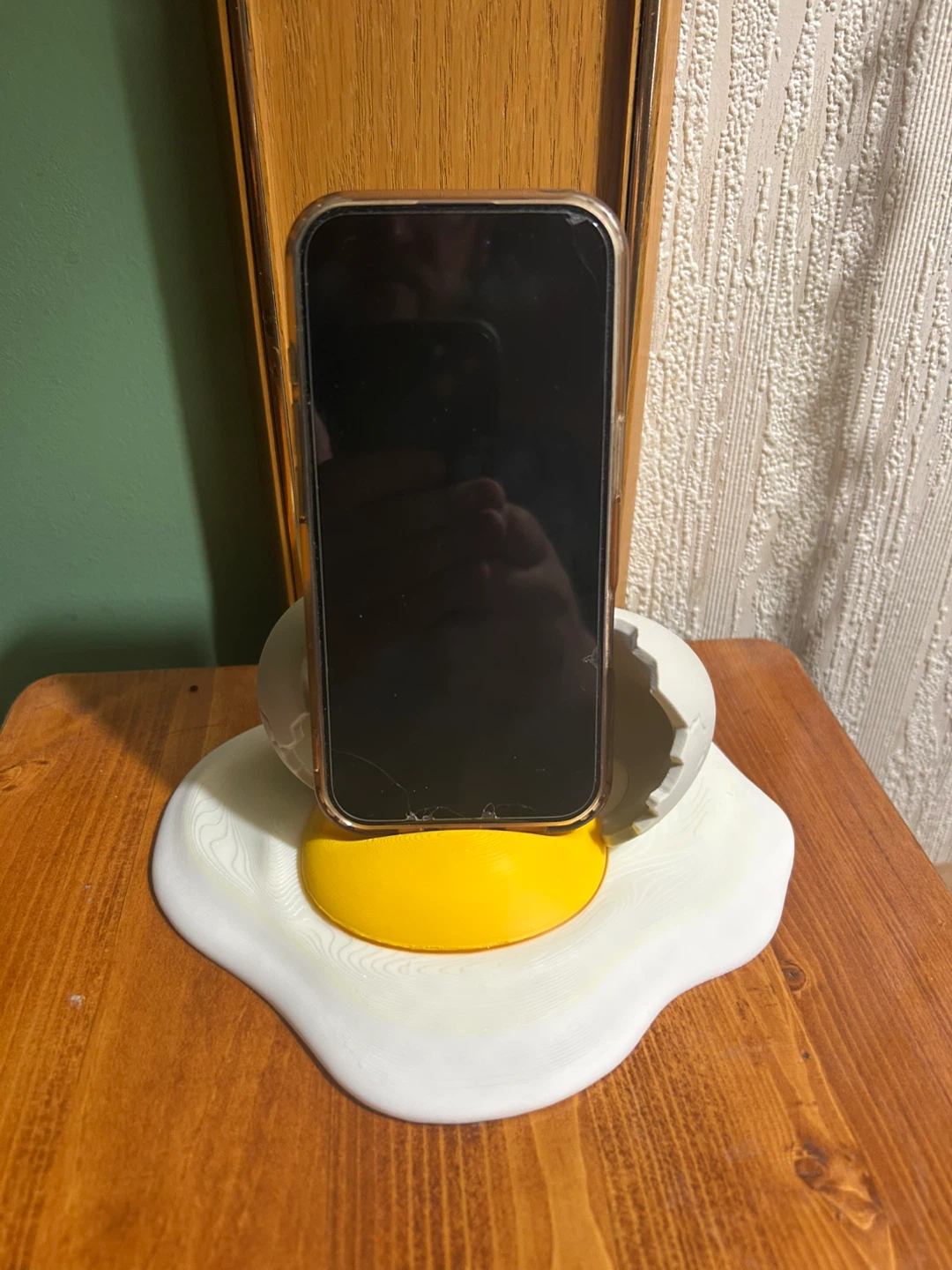 Egg Cell Phone Holder - photo 2