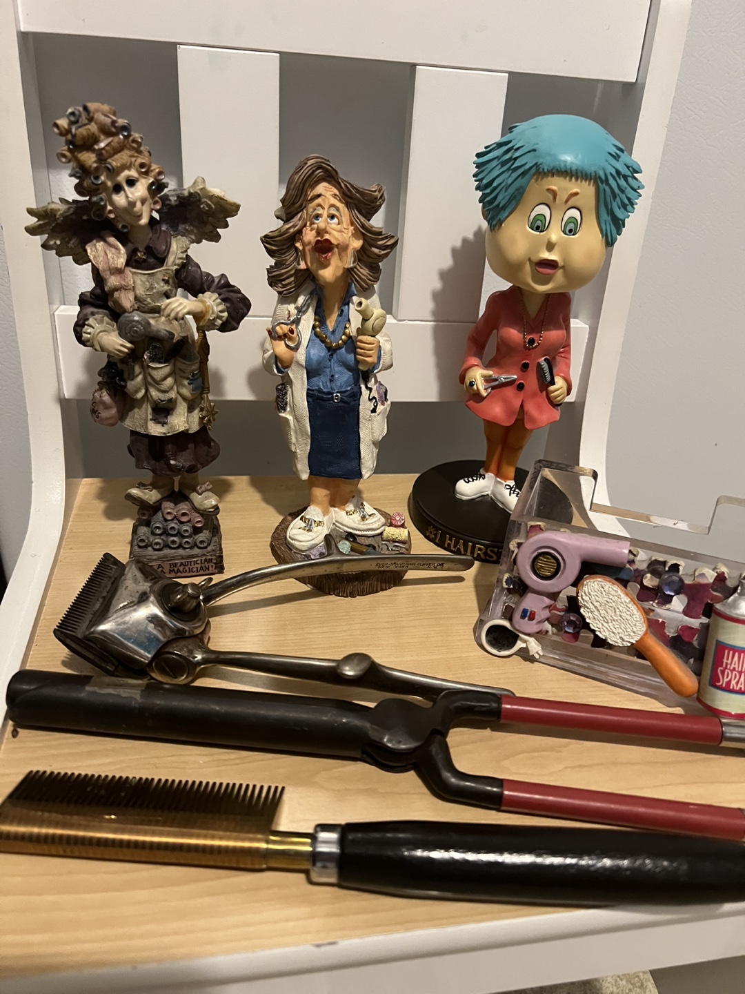 Hairdresser Figurines & Vintage Hair Tools - photo 3
