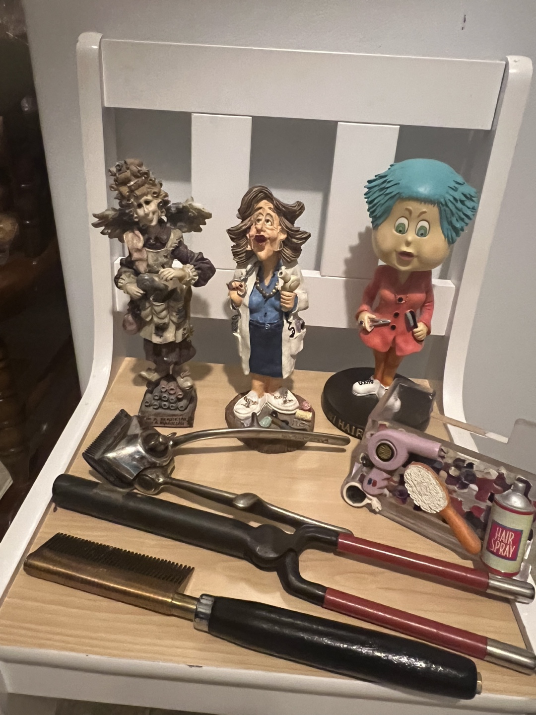 Hairdresser Figurines & Vintage Hair Tools - photo 2