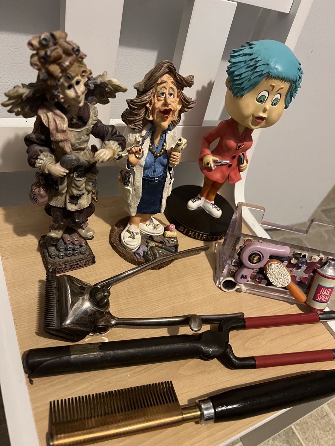Hairdresser Figurines & Vintage Hair Tools - photo 4
