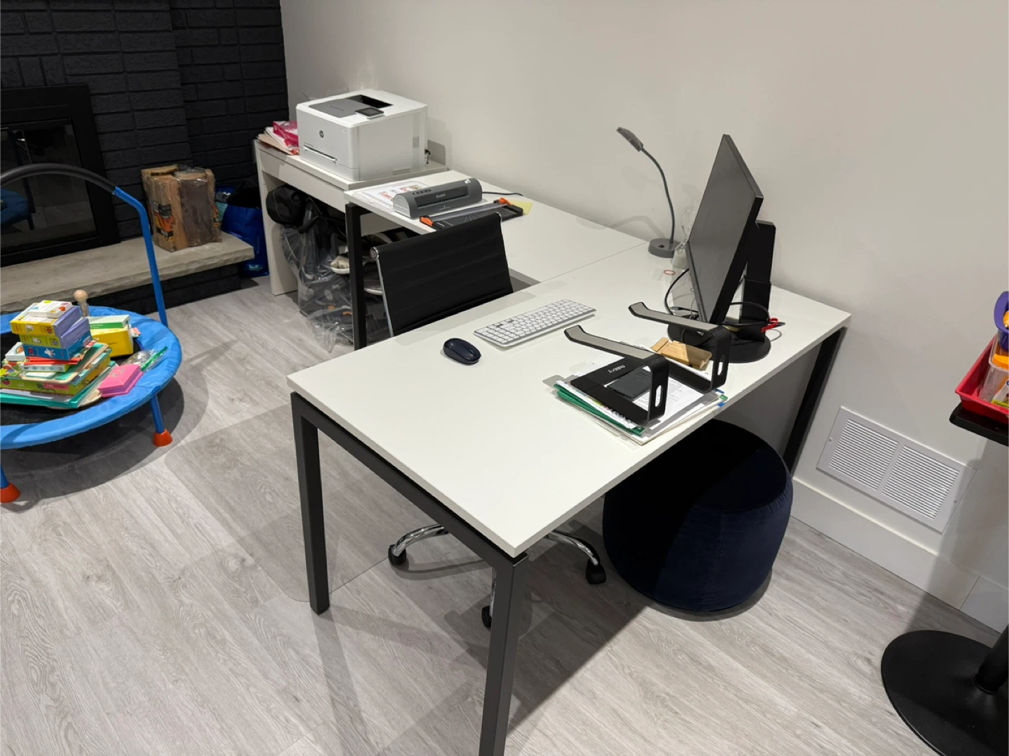 White Corner Desk - EQ3 Novah L desk