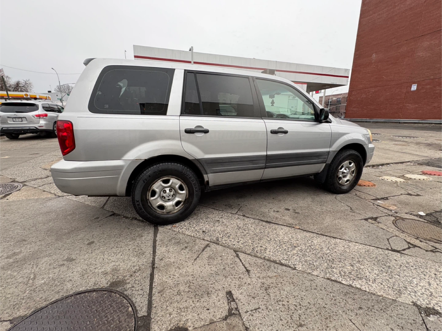 Silver Honda 2004 Pilot SUV - photo 3