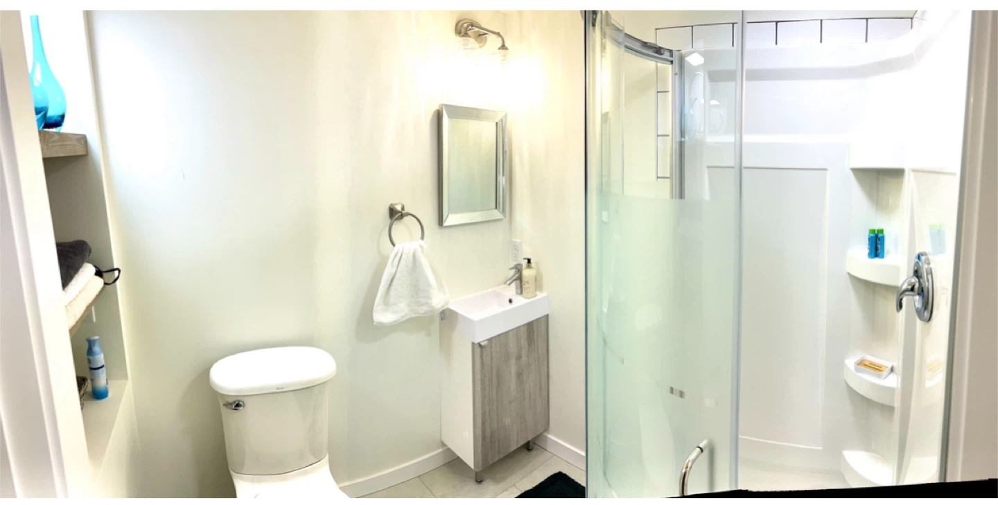 BEAUTIFUL BACHELORETTE BASEMENT APARTMENT - photo 2