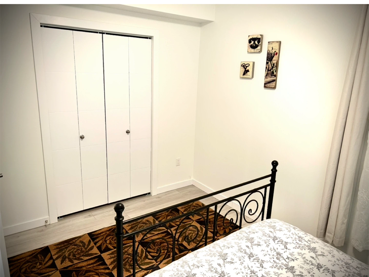 BEAUTIFUL BACHELORETTE BASEMENT APARTMENT - photo 5