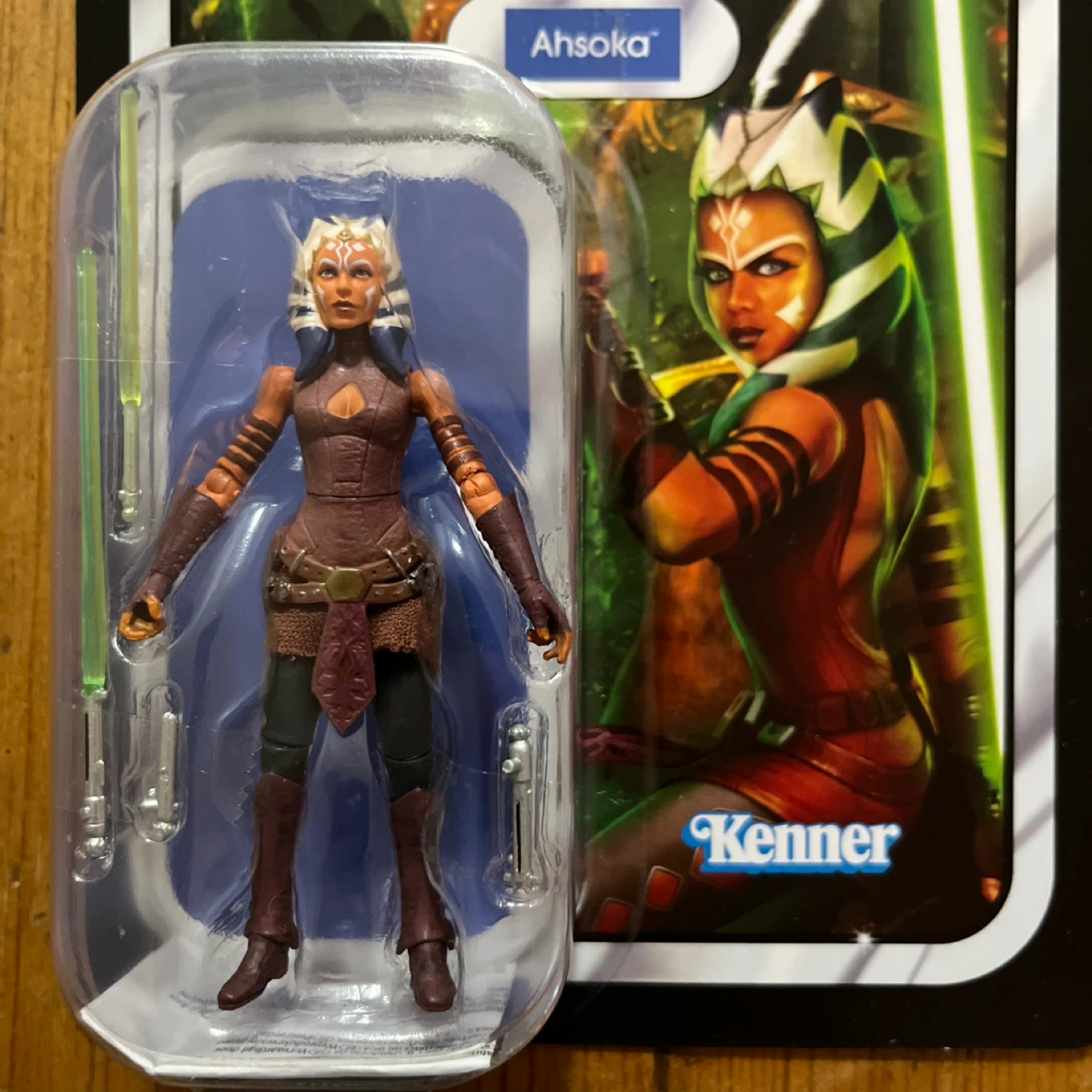 Star Wars The Clone Wars 3.75 Ahsoka Action Figure (New) - photo 2
