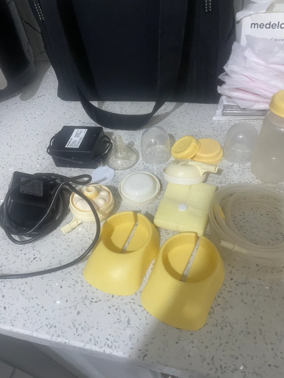 Medela Breast Pump Set with Accessories - photo 4