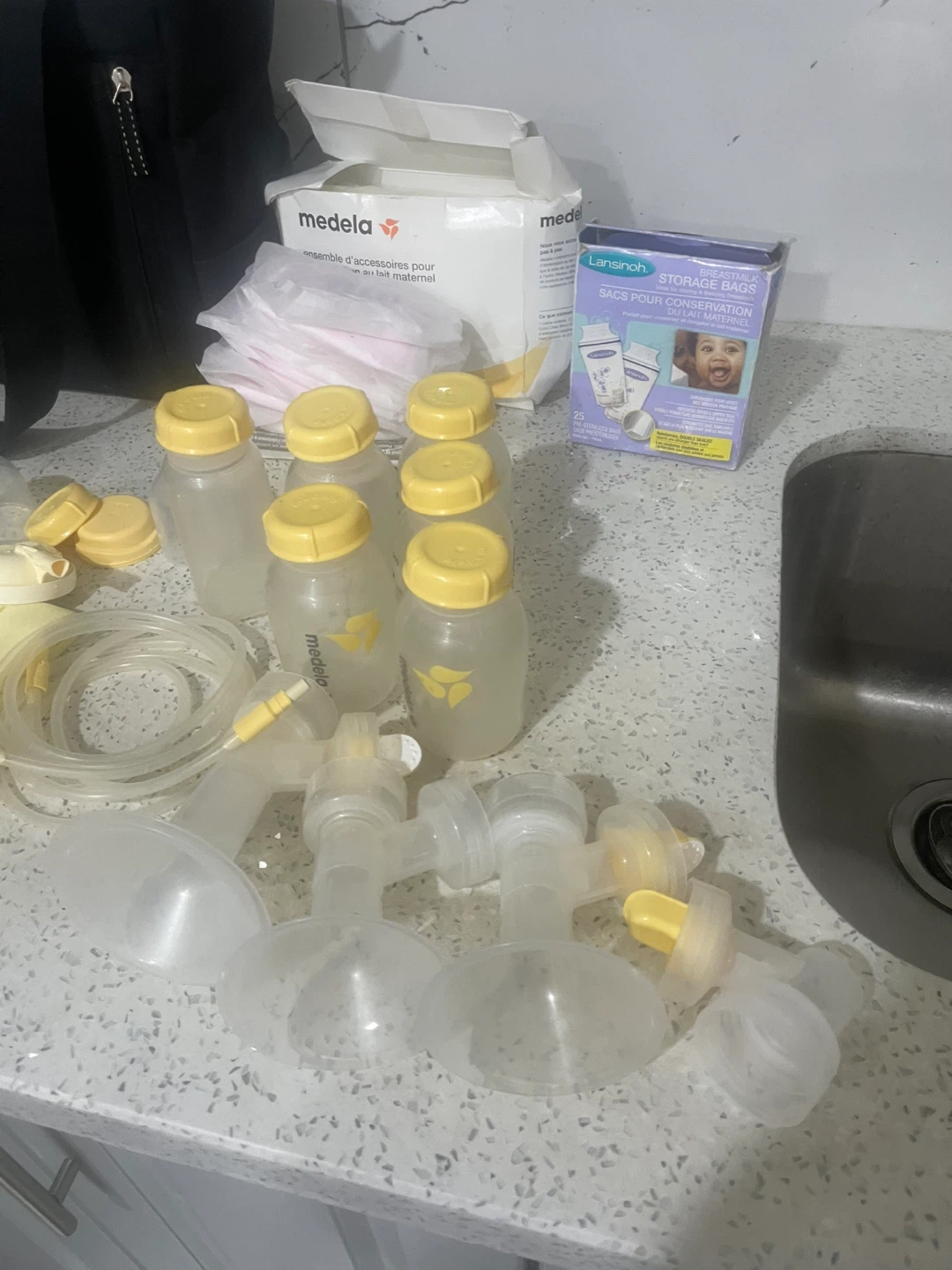 Medela Breast Pump Set with Accessories - photo 3