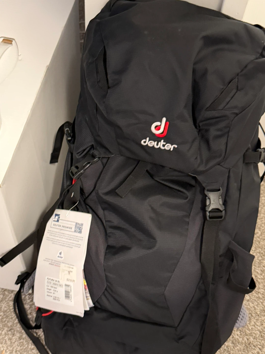 Deuter Futura 34 EL Hiking Backpack - Black