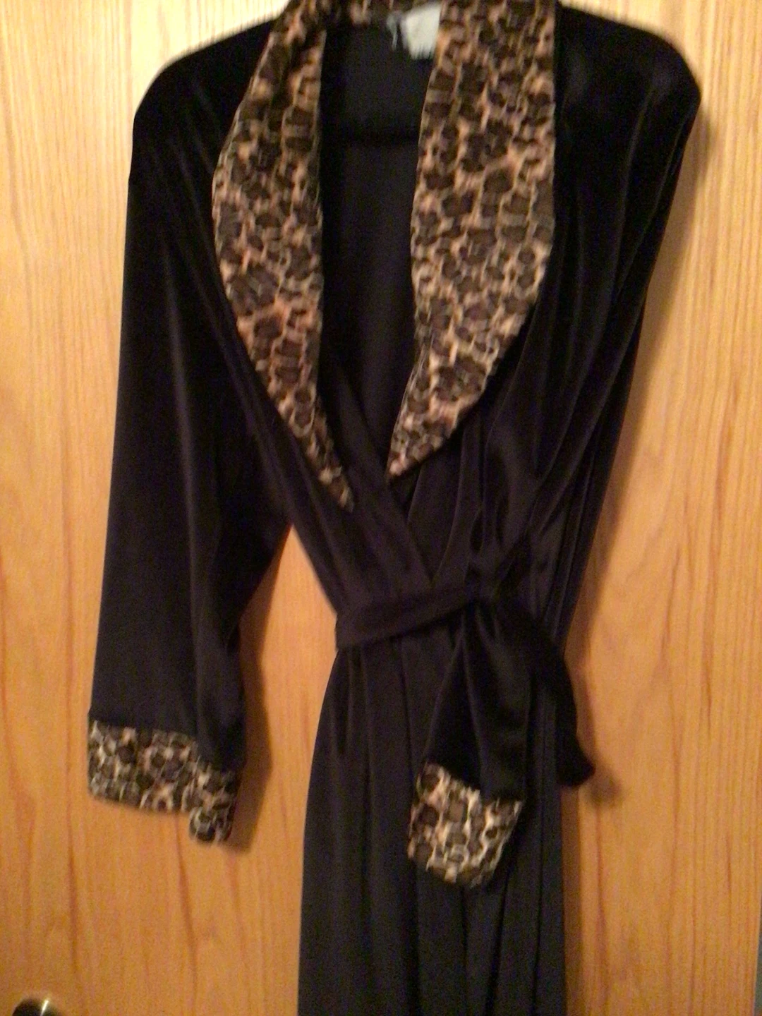 Black Velvet Robe with Leopard Trim - photo 2