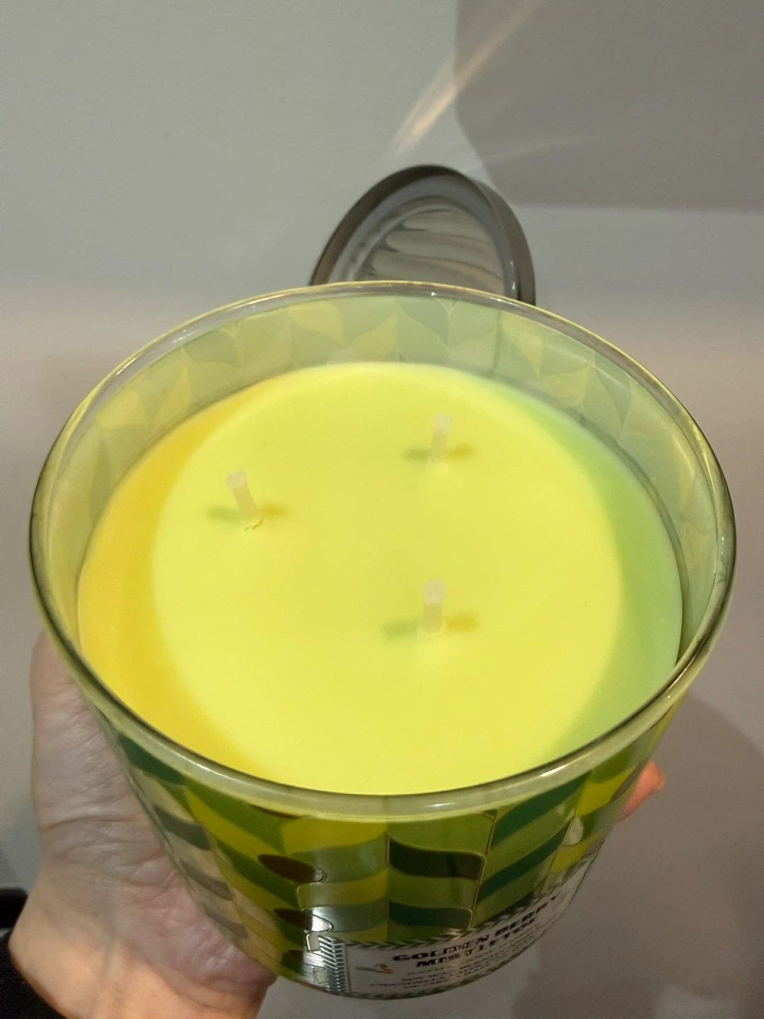Bath & Body Works 3-wick candle: Golden Berry Mistletoe - photo 3