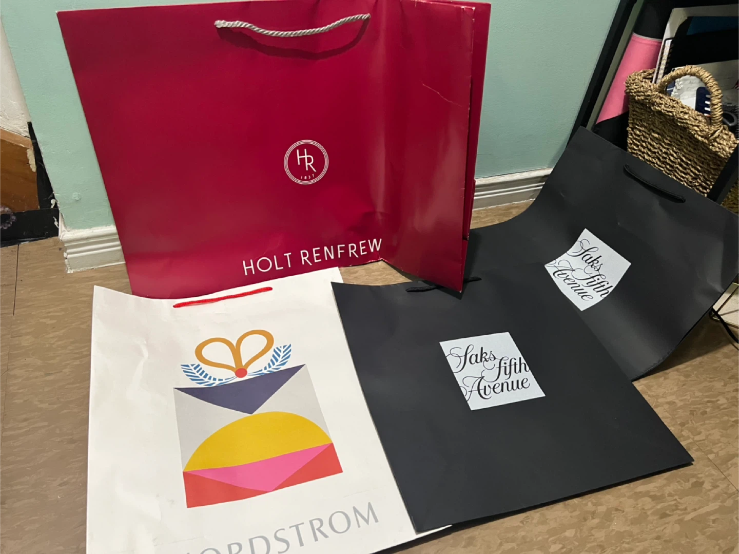 LUXURY STORES Shopping Bags Lot - photo 4