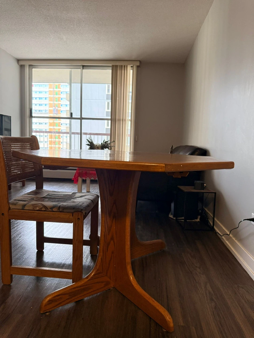 Classic Oak Wood Extendable Dining Table with 4 Chairs
