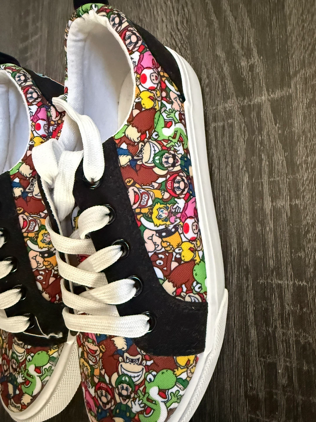 Super Mario Sneakers, Size 4 - photo 3
