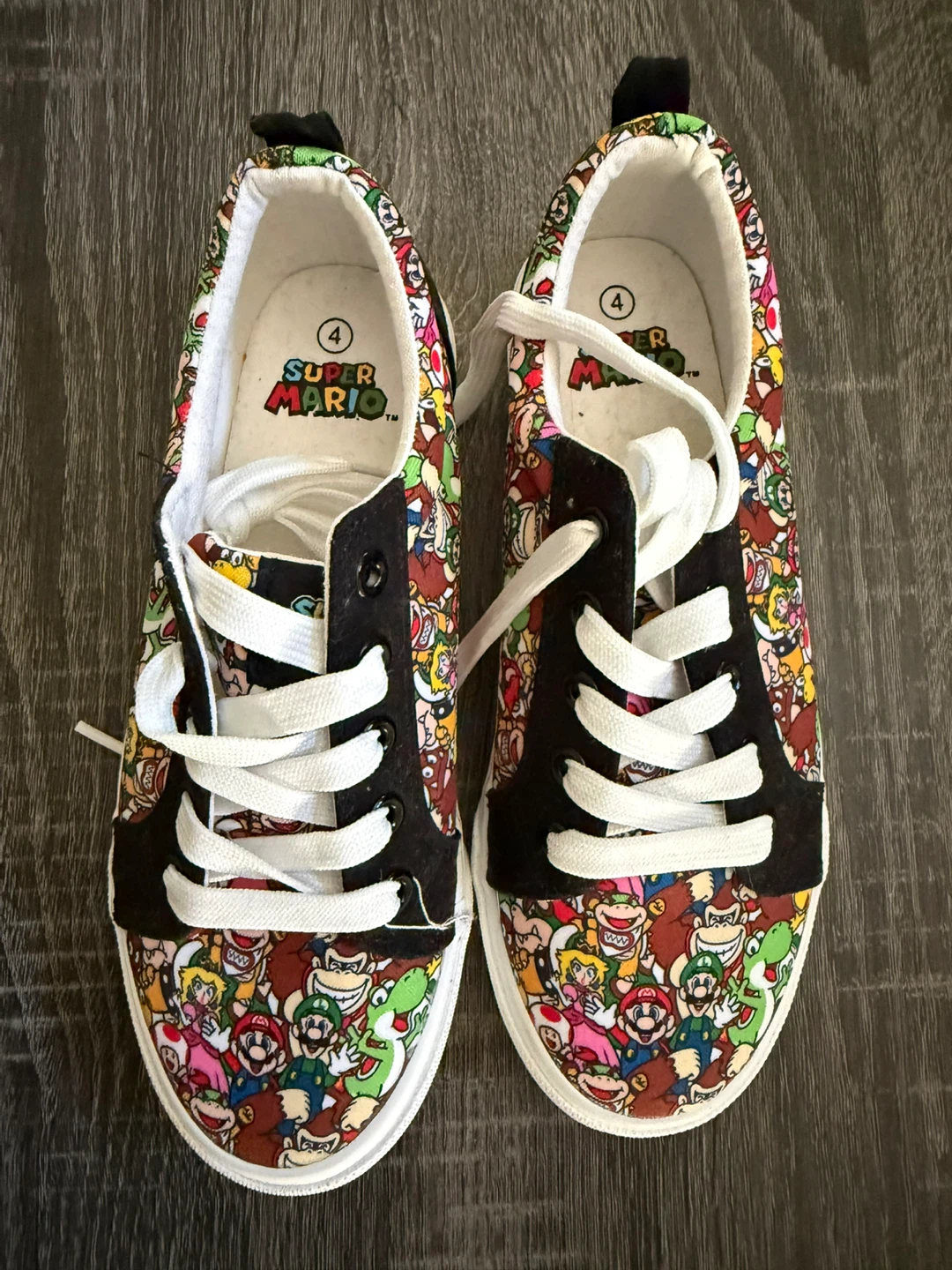 Super Mario Sneakers, Size 4 - photo 2