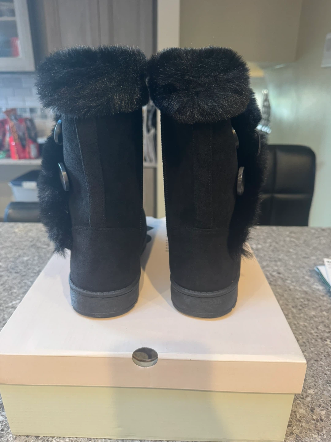 SO Black Faux Fur Winter Boots Size 8 - photo 5