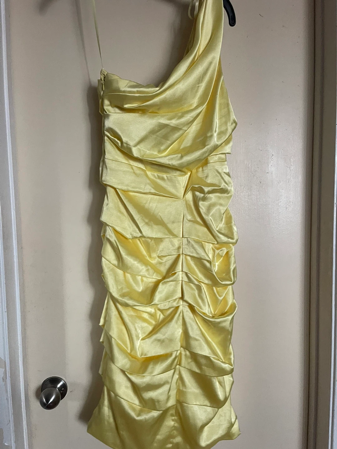 Le Chateau Yellow Dress Size L - photo 2