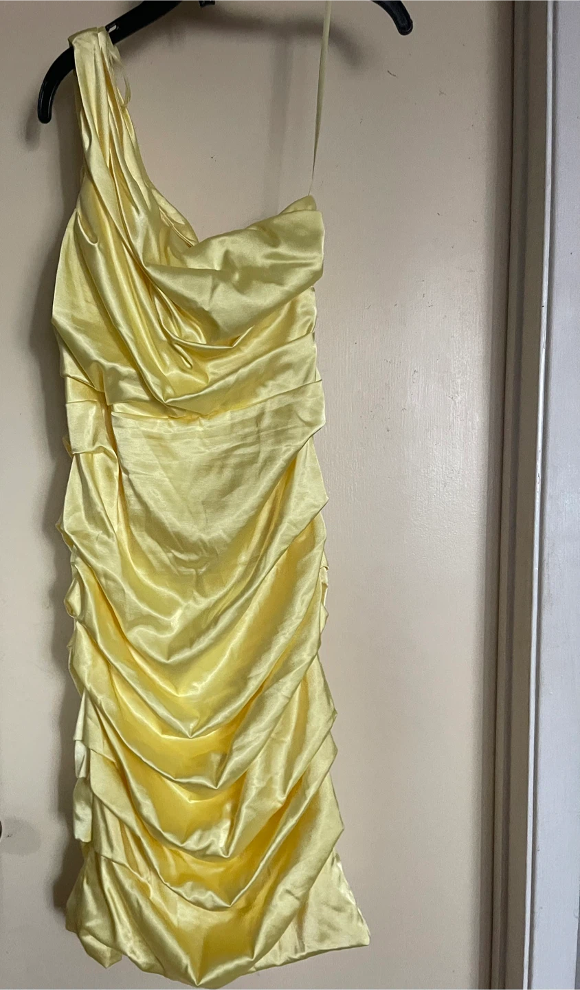 Le Chateau Yellow Dress Size L