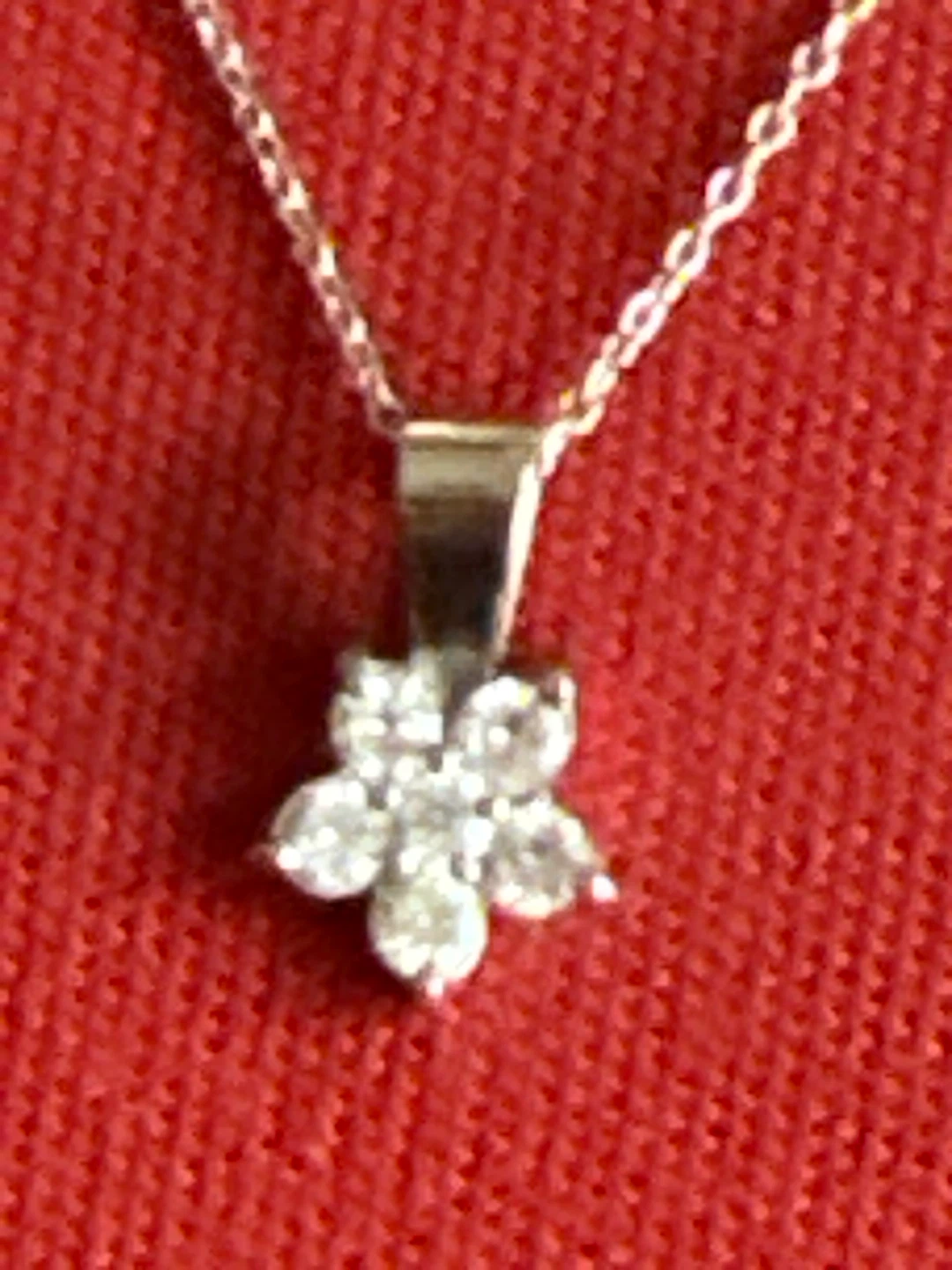 Natural Diamonds 0.60 karat Flower Pendant Necklace - photo 2
