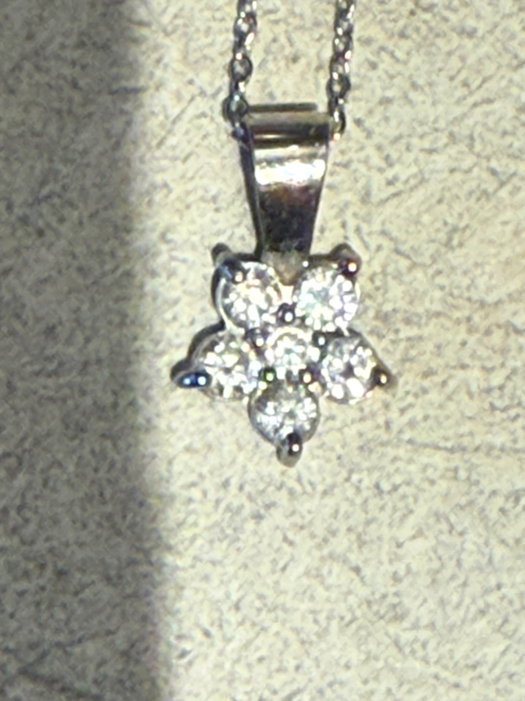 Natural Diamonds 0.60 karat Flower Pendant Necklace - photo 4