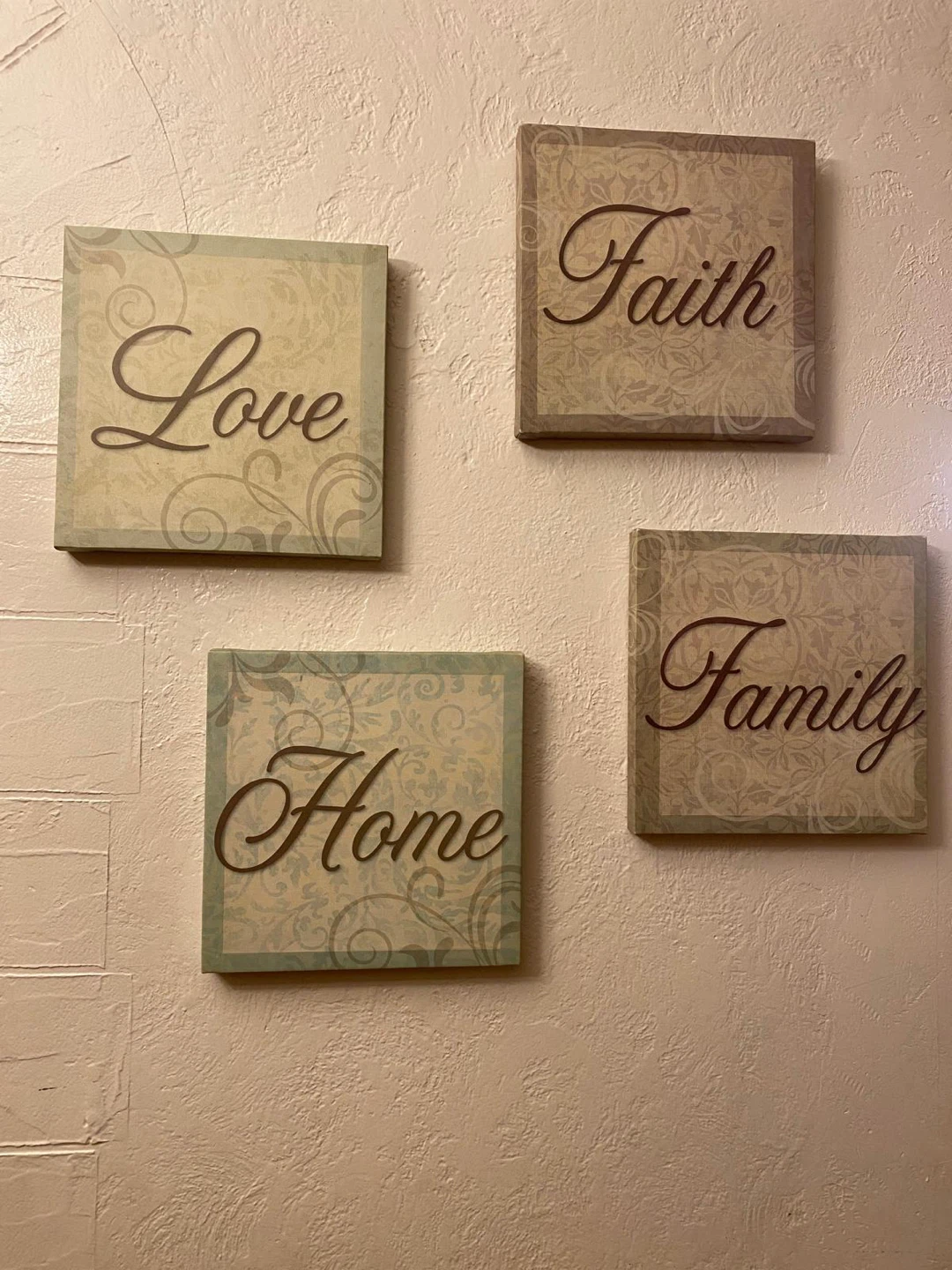 Set of 4 Wall Decor: Love, Faith, Home, Family