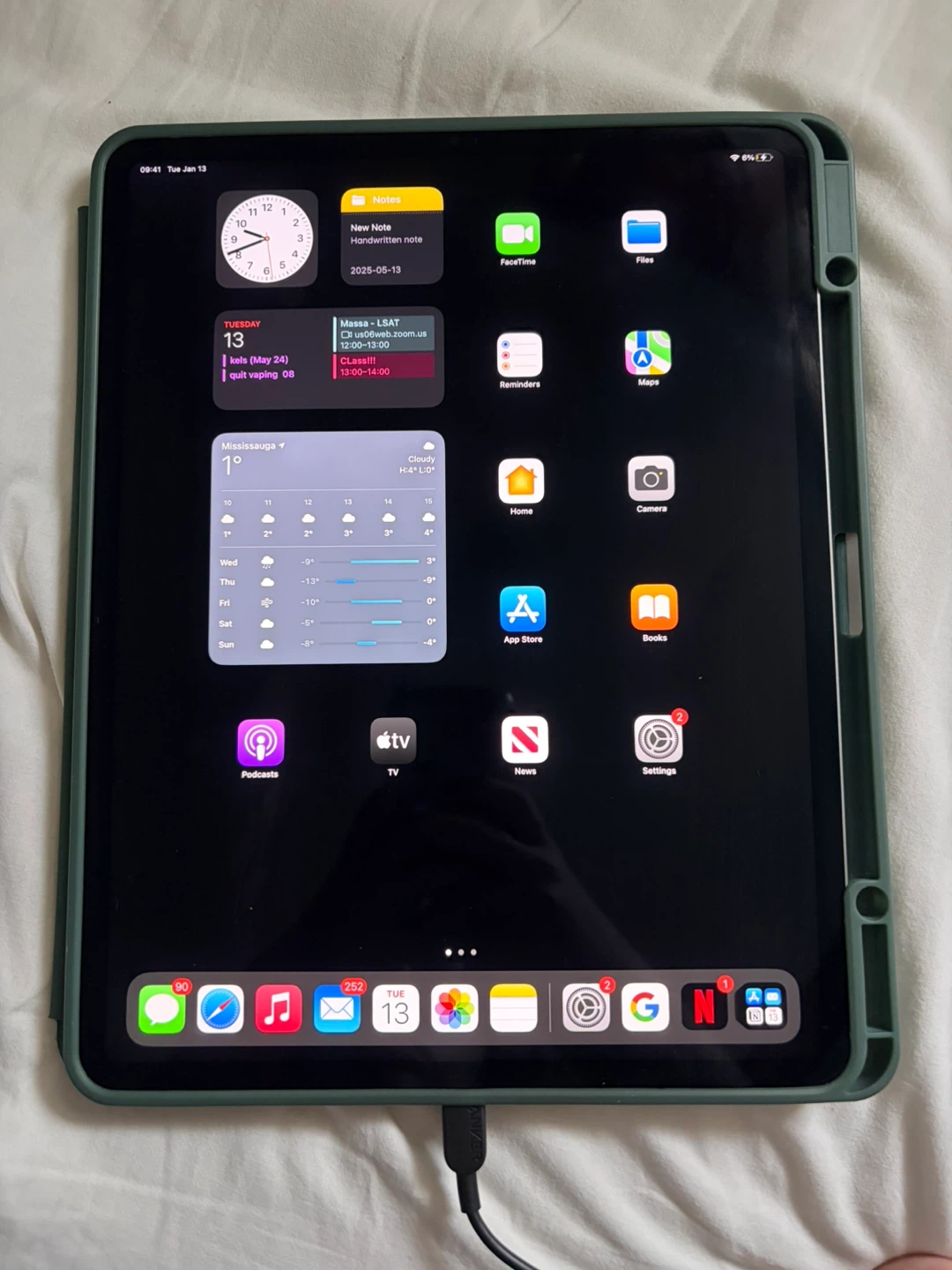 iPad Pro with Case and Apple Pencil (100) - photo 4