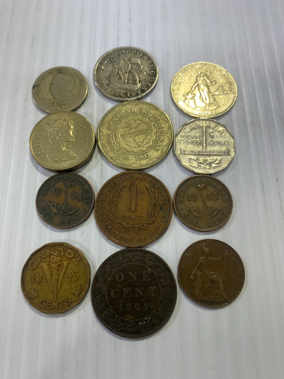 Mixed Collection of World Coins - photo 4