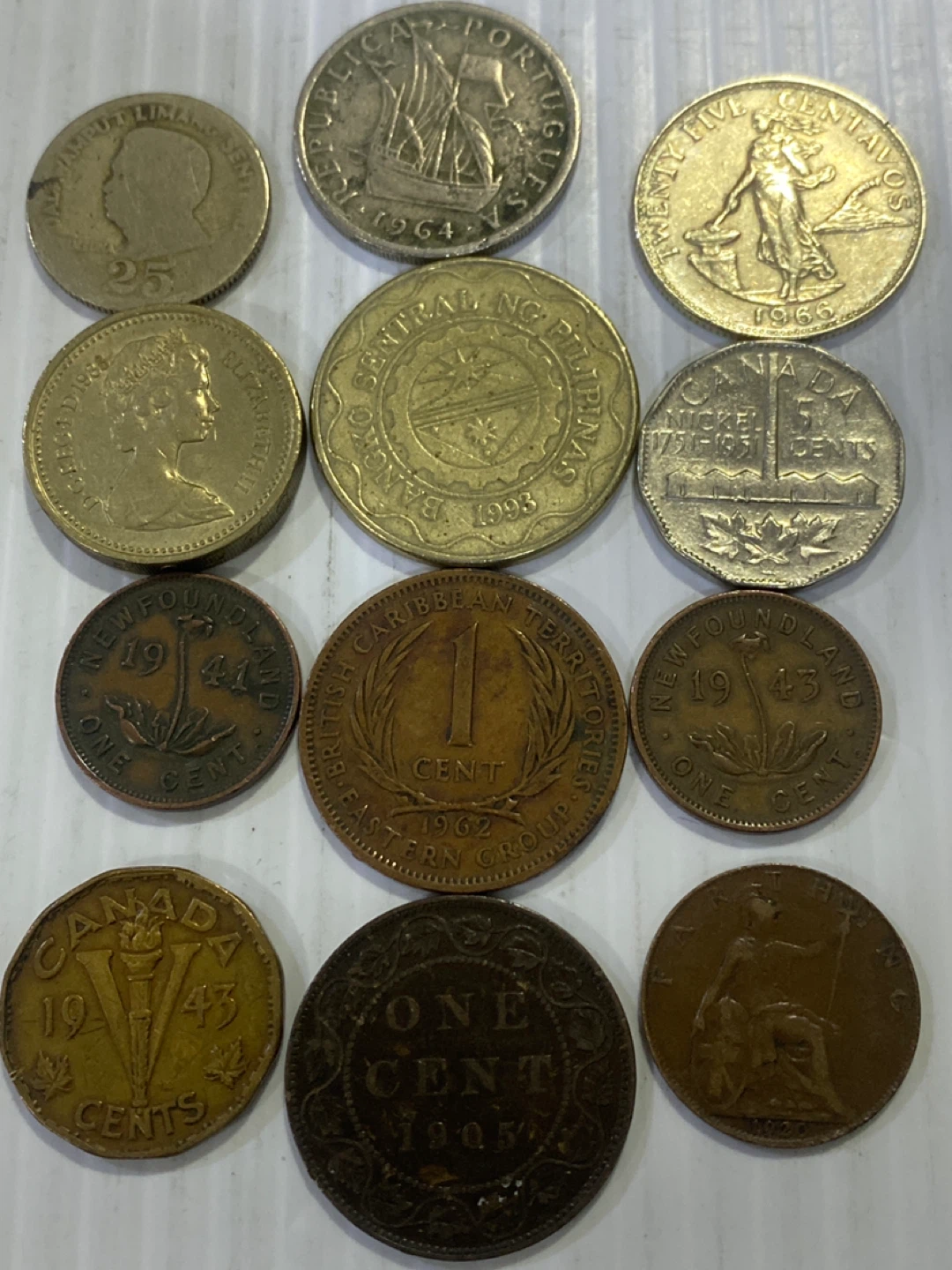 Mixed Collection of World Coins - photo 3