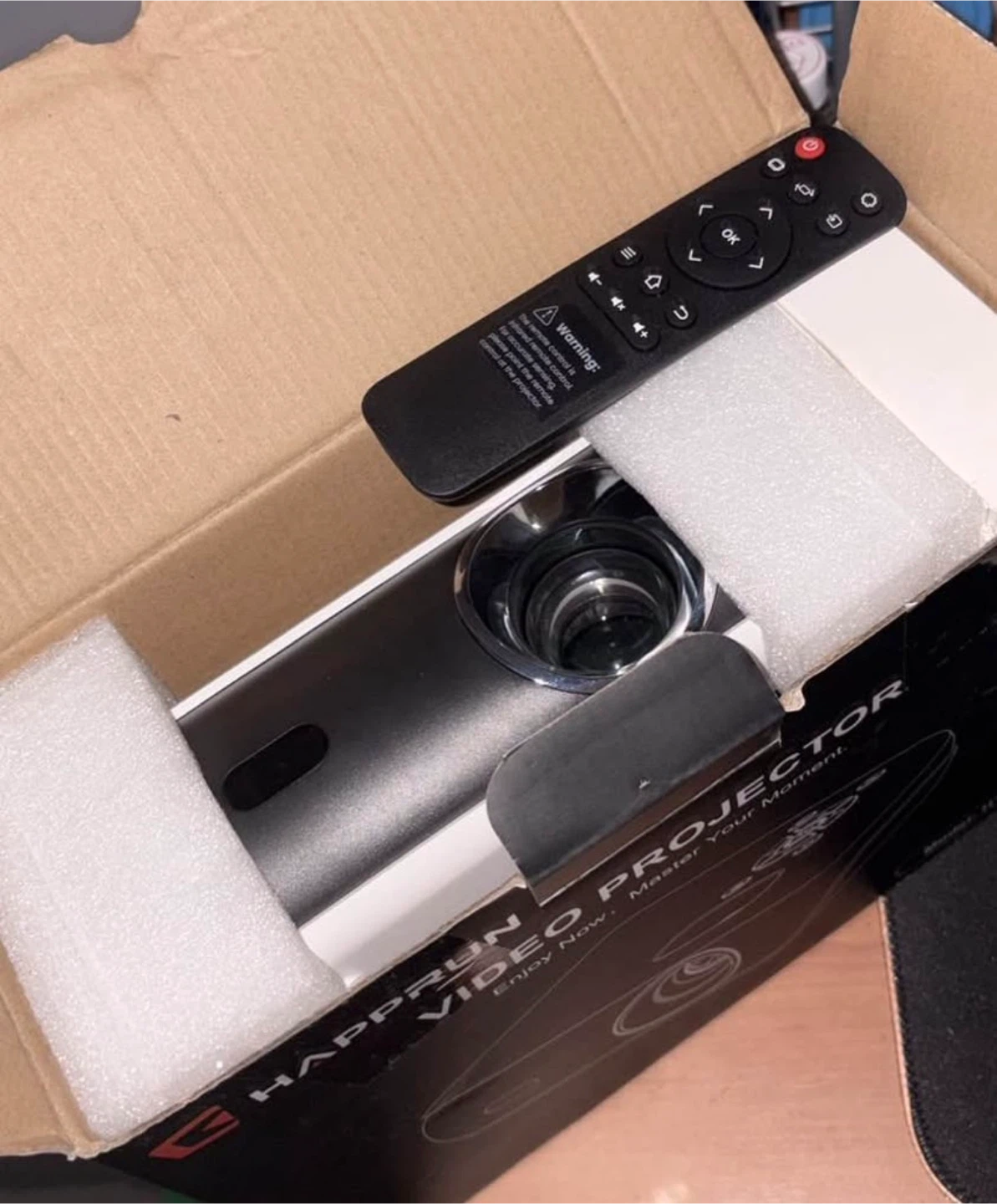 Happrun H1 Video Projector with Remote - Like New!