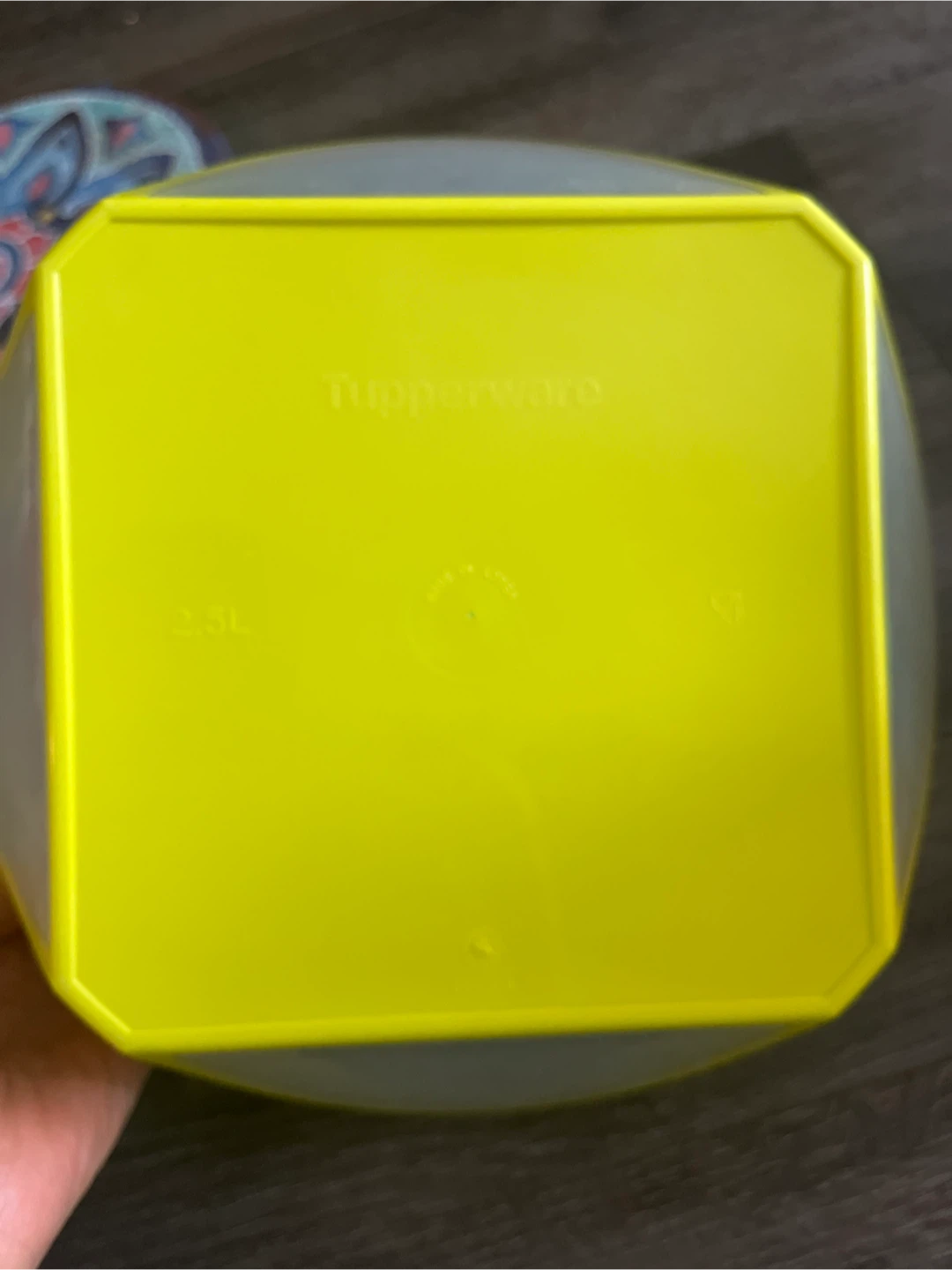 Tupperware Bowl 2.5L with Lid - photo 2