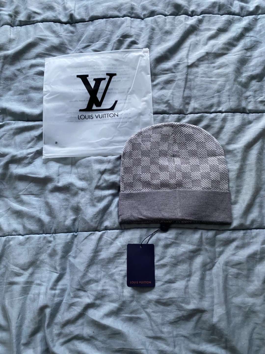 New Louis Vuitton Grey Beanie - photo 2