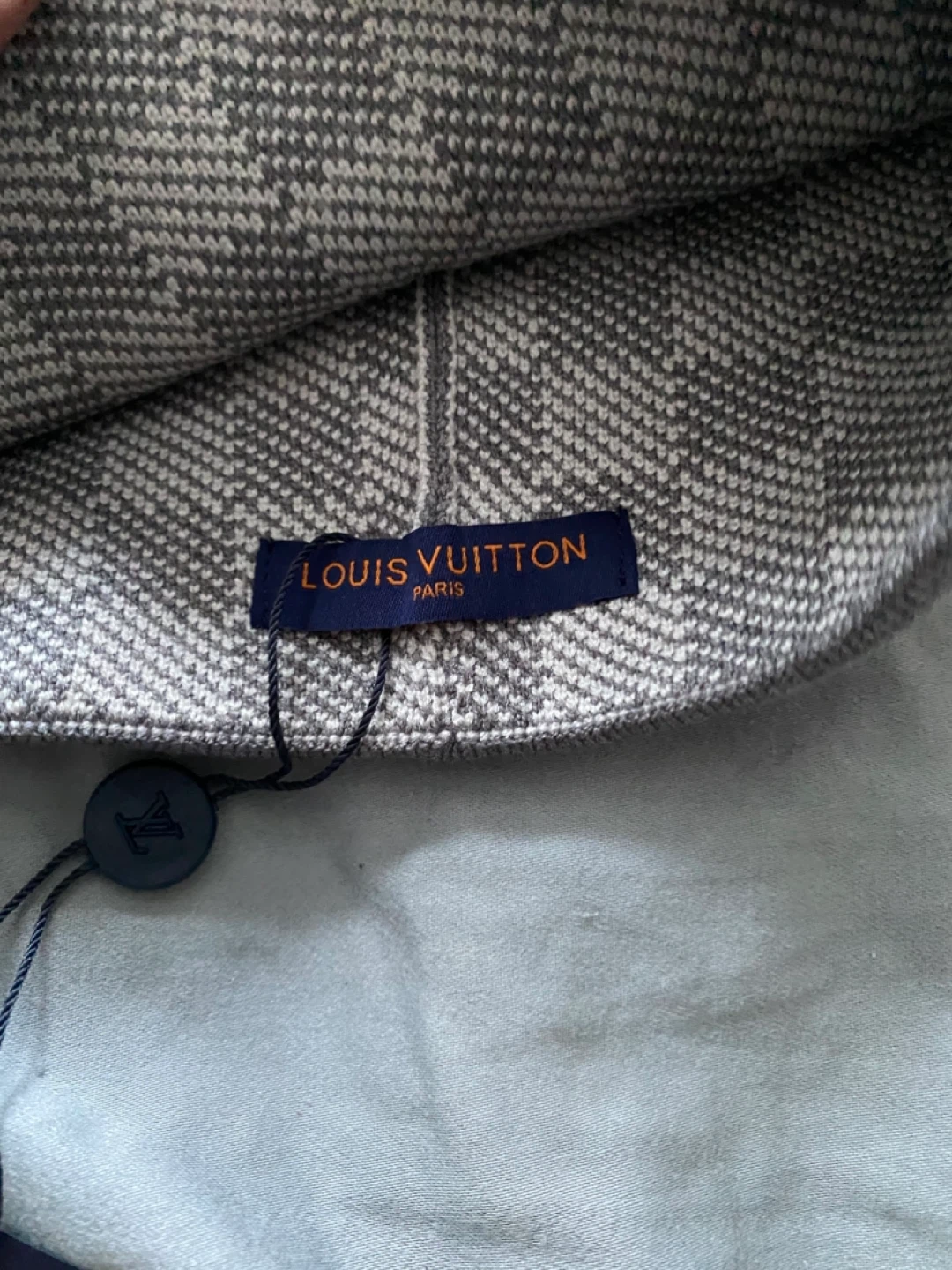 New Louis Vuitton Grey Beanie - photo 3