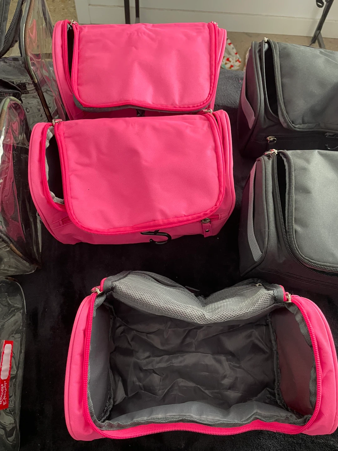 Medium Large Toiletry Bags - photo 2