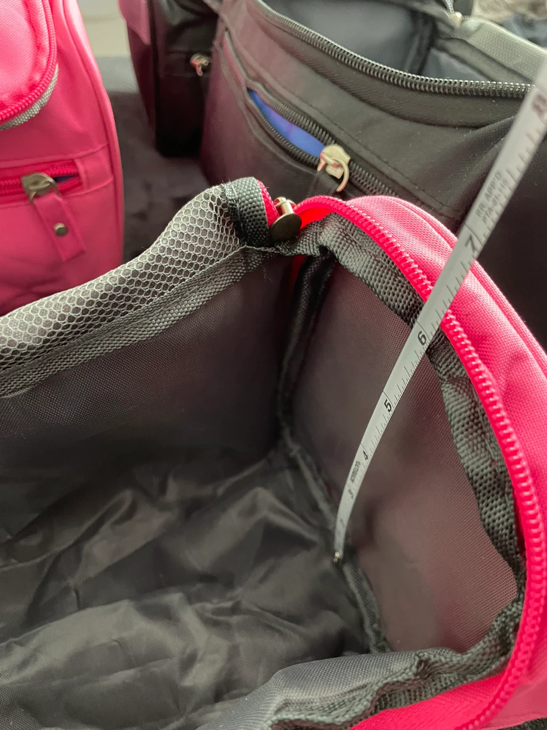 Medium Large Toiletry Bags - photo 5