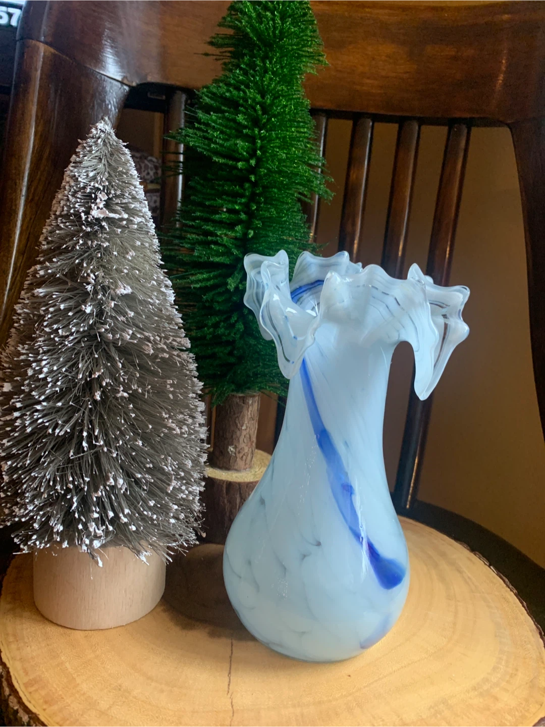 Blue & White Handblown Art Glass Vase🥕